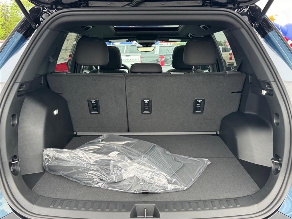 New 2026 Chevrolet Equinox LT w/ Midnight Edition FWD image 7