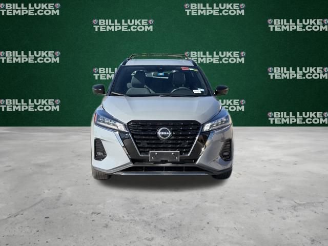 Used 2022 Nissan Kicks SR w/ Premium Package image 4