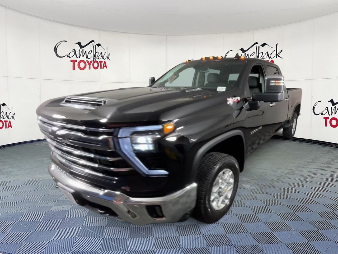 Used 2025 Chevrolet Silverado 3500 LTZ w/ LTZ Convenience Package AWD/4WD image 6