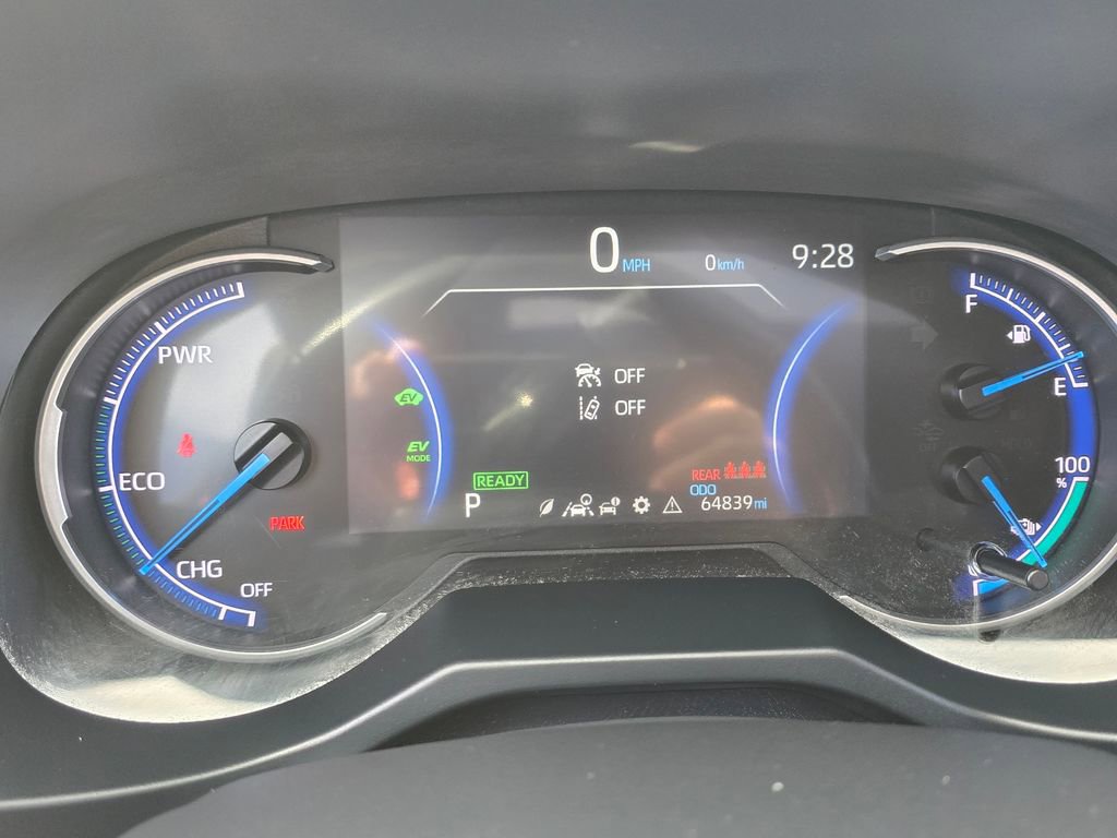 Used 2021 Toyota RAV4 SE w/ Weather & Moonroof Package AWD/4WD image 18