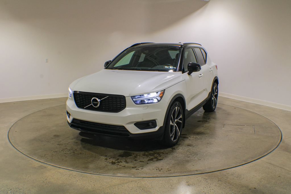 Used 2022 Volvo XC40 T5 R-Design w/ Climate Package AWD/4WD image 1