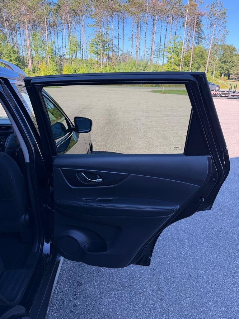 Used 2019 Nissan Rogue SV AWD/4WD image 16