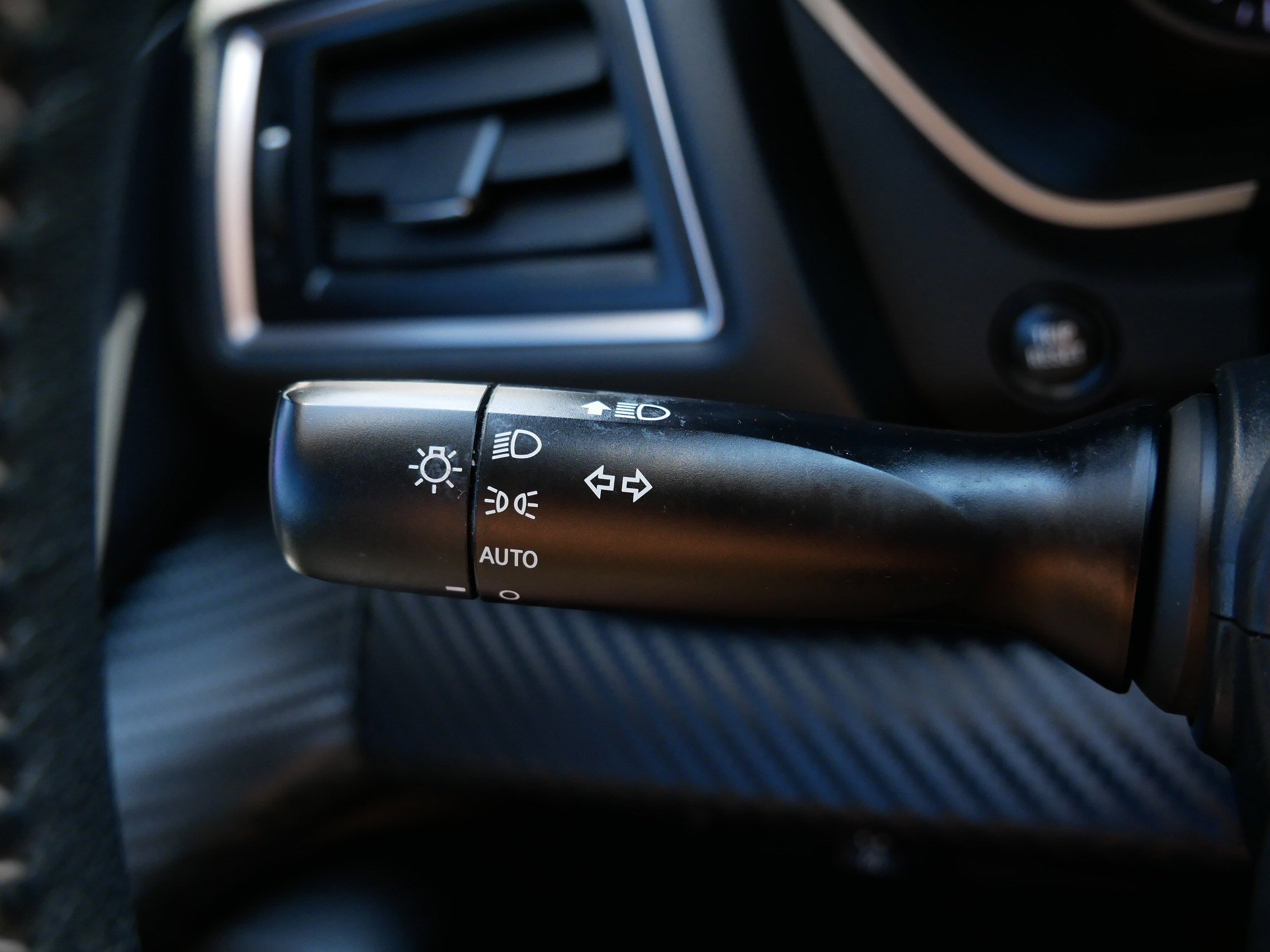 Used 2023 Subaru Ascent Premium image 32