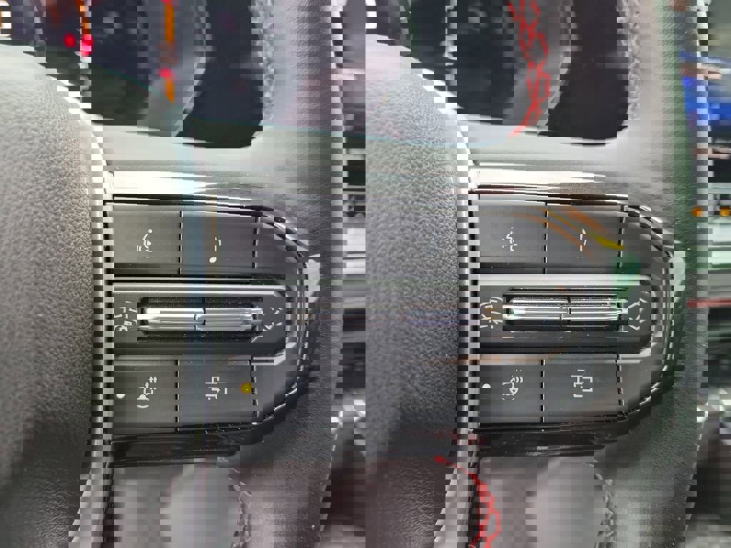 Used 2023 Chevrolet Colorado Z71 w/ Z71 Convenience Package 2 image 25