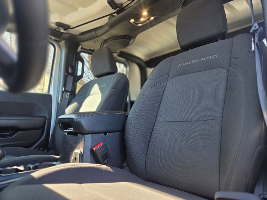 Used 2023 Jeep Gladiator Overland image 18