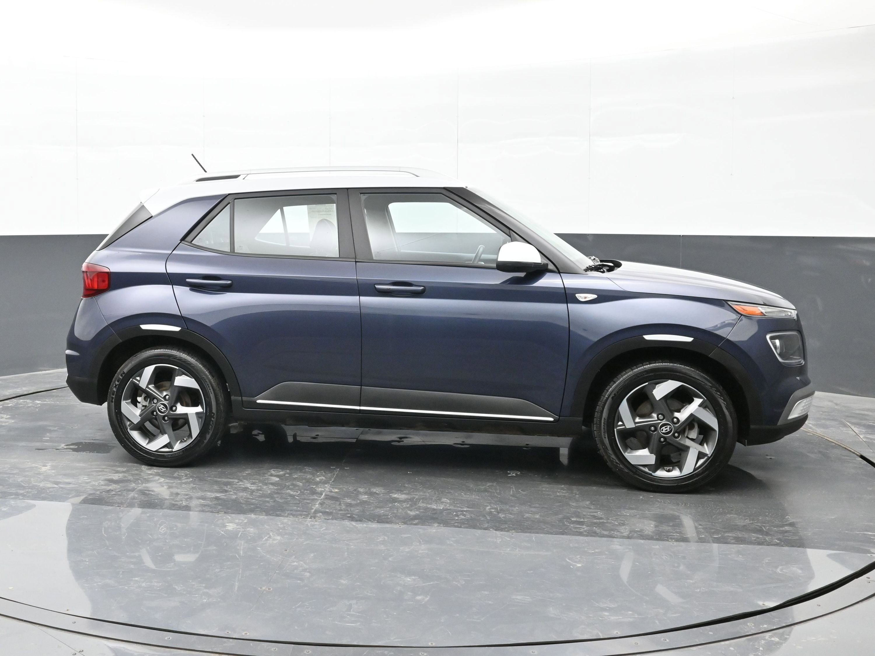 Used 2023 Hyundai Venue Limited w/ Cargo Package image 7