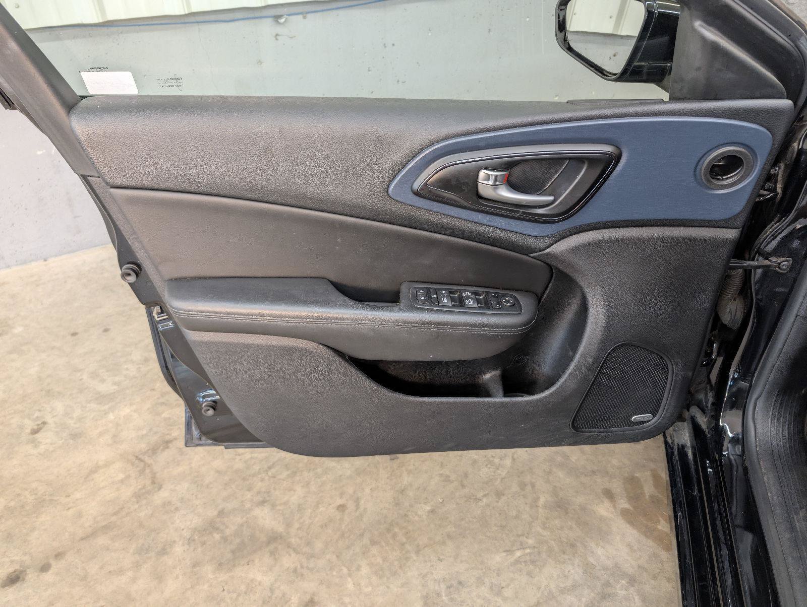 Used 2016 Chrysler 200 S w/ Navigation & Sound Group I AWD/4WD image 18
