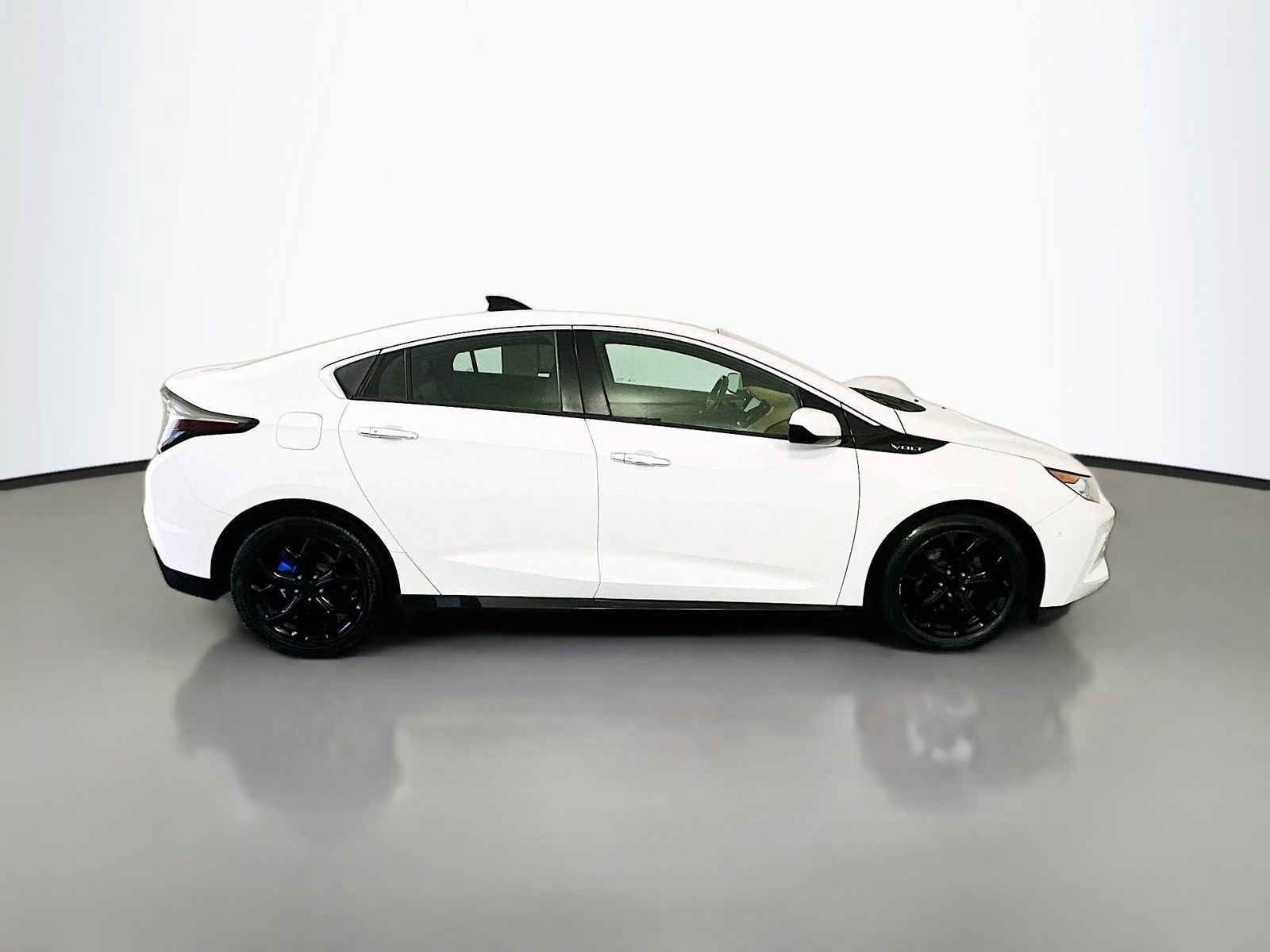 Used 2018 Chevrolet Volt Premier w/ Driver Confidence Package FWD image 8