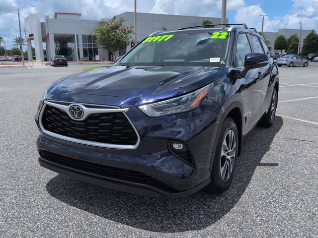 Used 2022 Toyota Highlander XLE AWD/4WD image 8