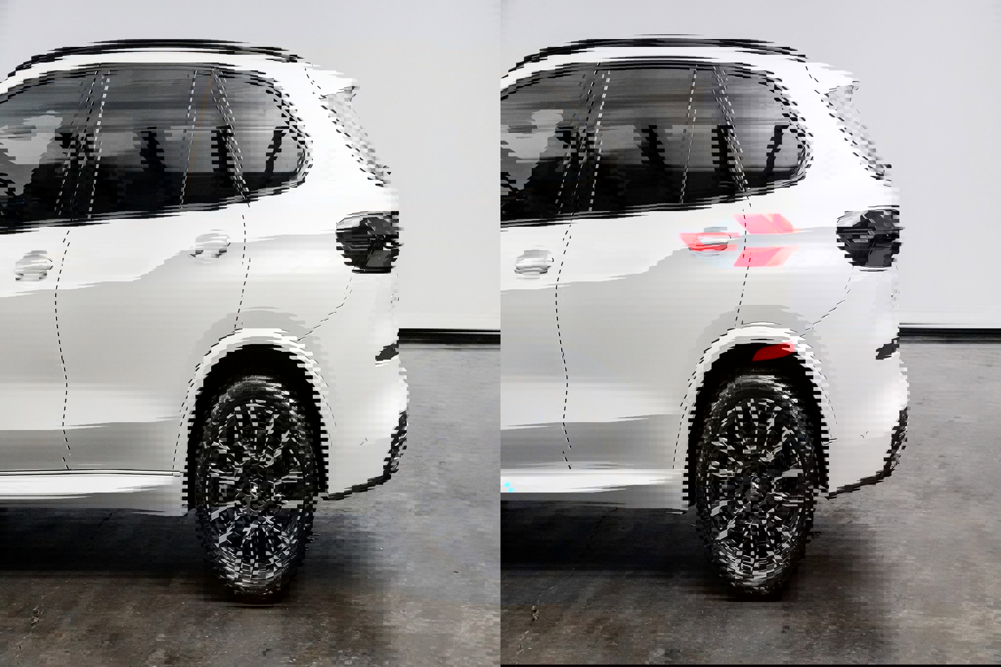 Used 2024 BMW X5 sDrive40i w/ M Sport Package image 13