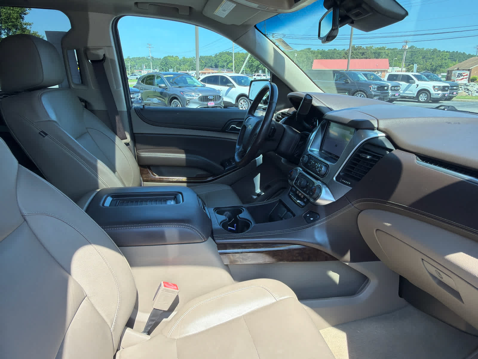 Used 2017 Chevrolet Tahoe LT w/ Luxury Package AWD/4WD image 9