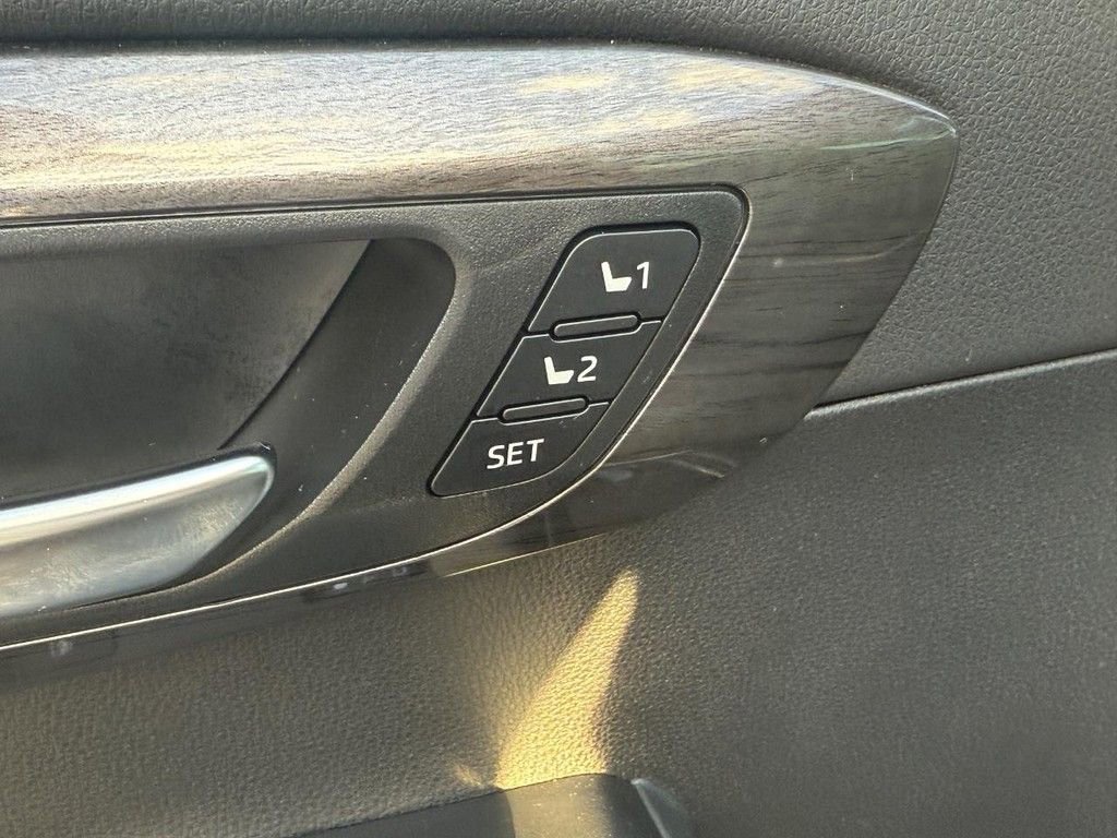 Certified 2025 Toyota Highlander Platinum image 19