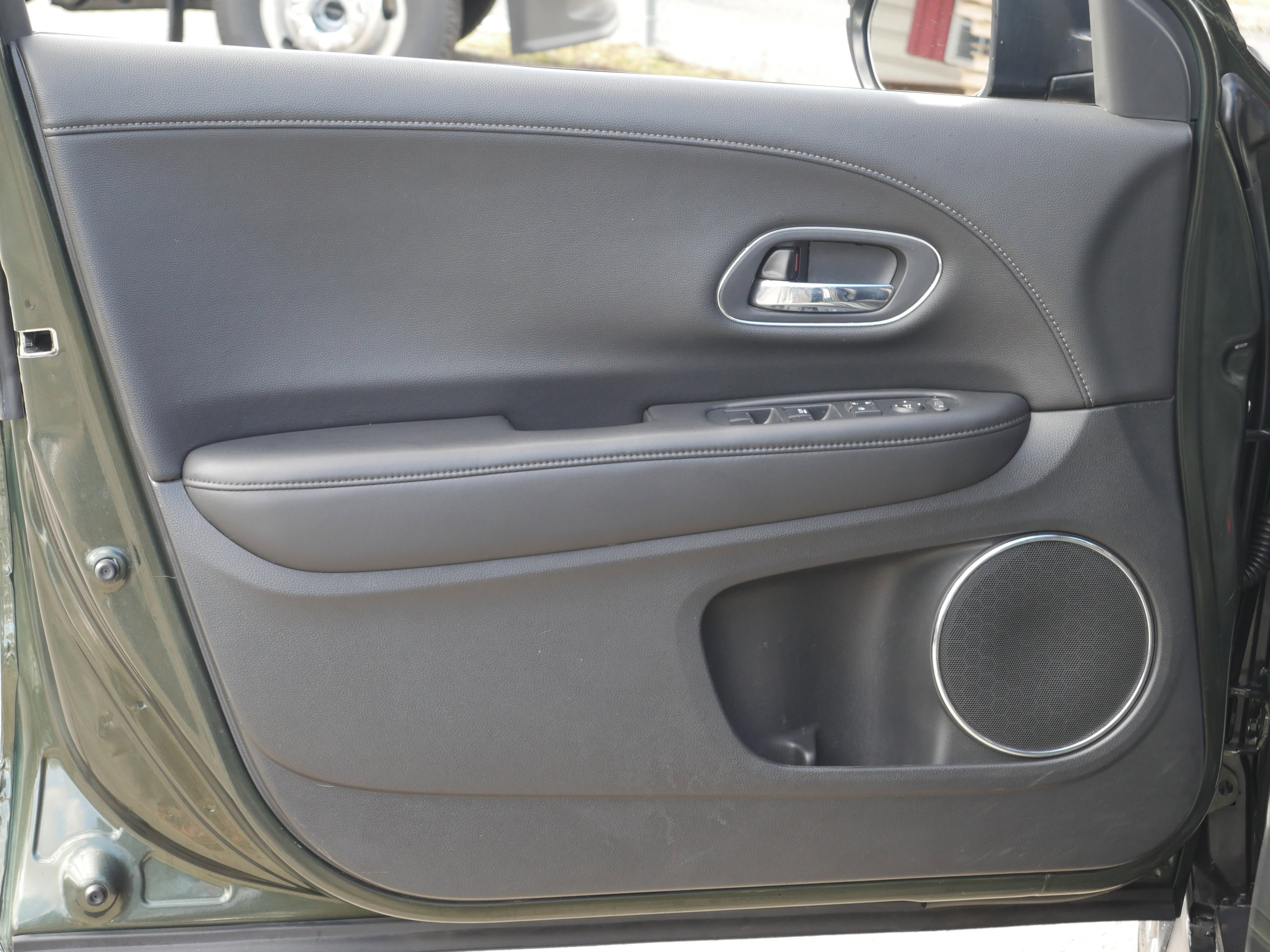 Used 2017 Honda HR-V EX-L image 36