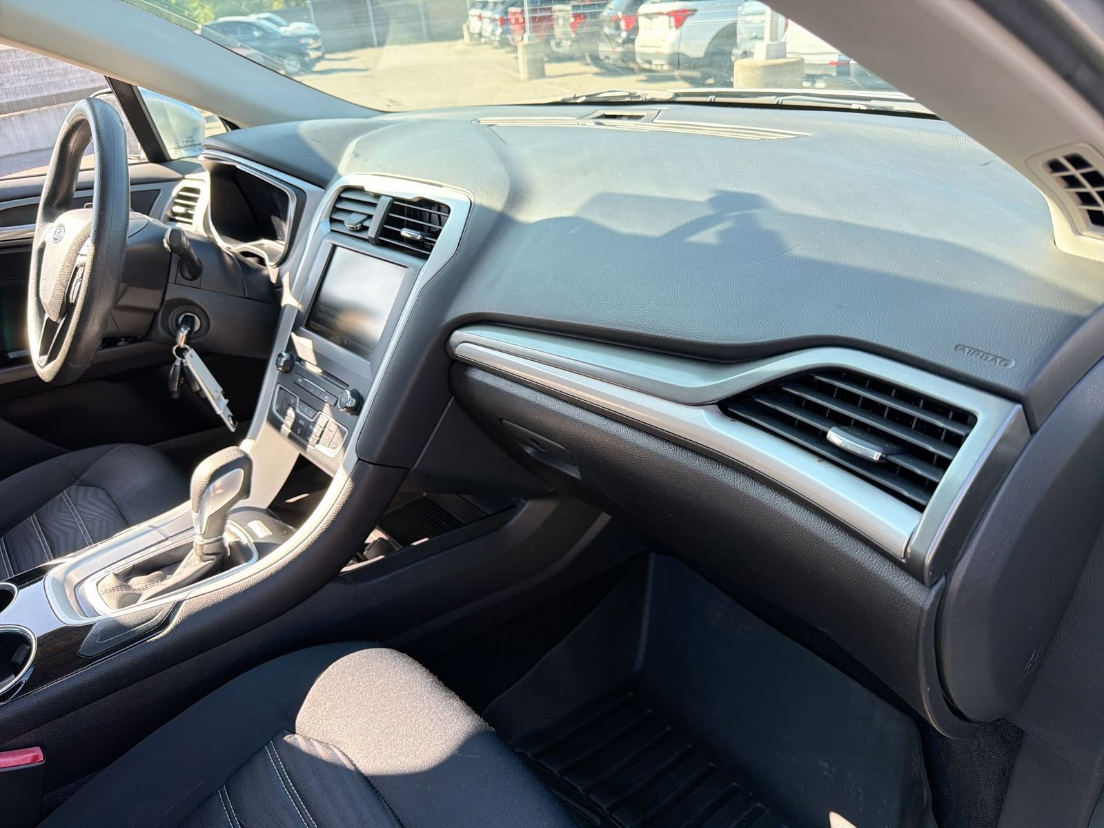 Used 2016 Ford Fusion SE FWD image 16