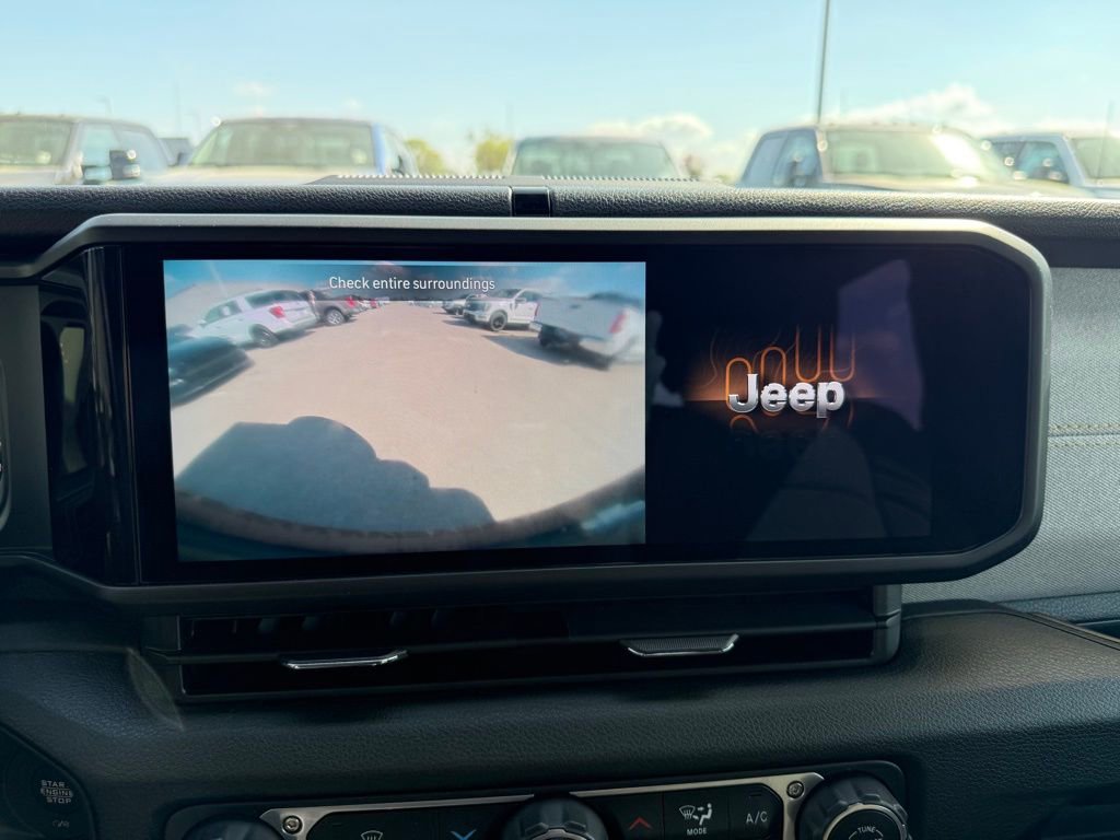 Used 2025 Jeep Wrangler Sport image 21