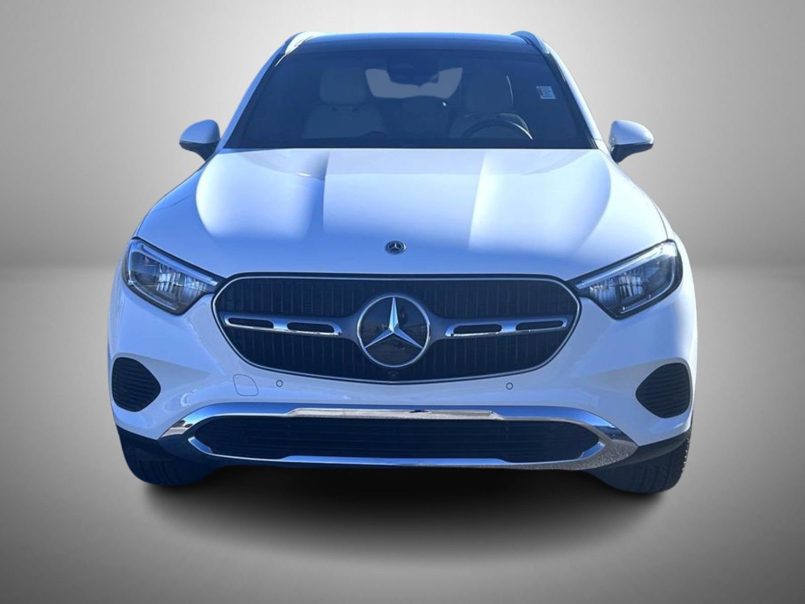 Used 2025 Mercedes-Benz GLC 300 4MATIC image 2