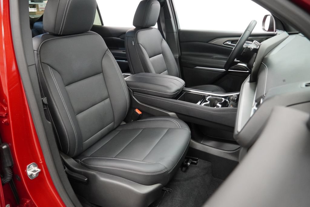 Used 2025 Chevrolet Traverse LT w/ Driver Confidence Package FWD image 29