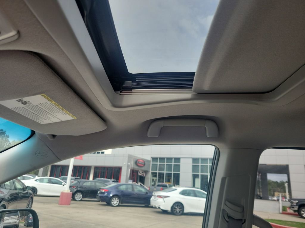 Used 2013 Toyota Sienna XLE w/ Entertainment Pkg image 25