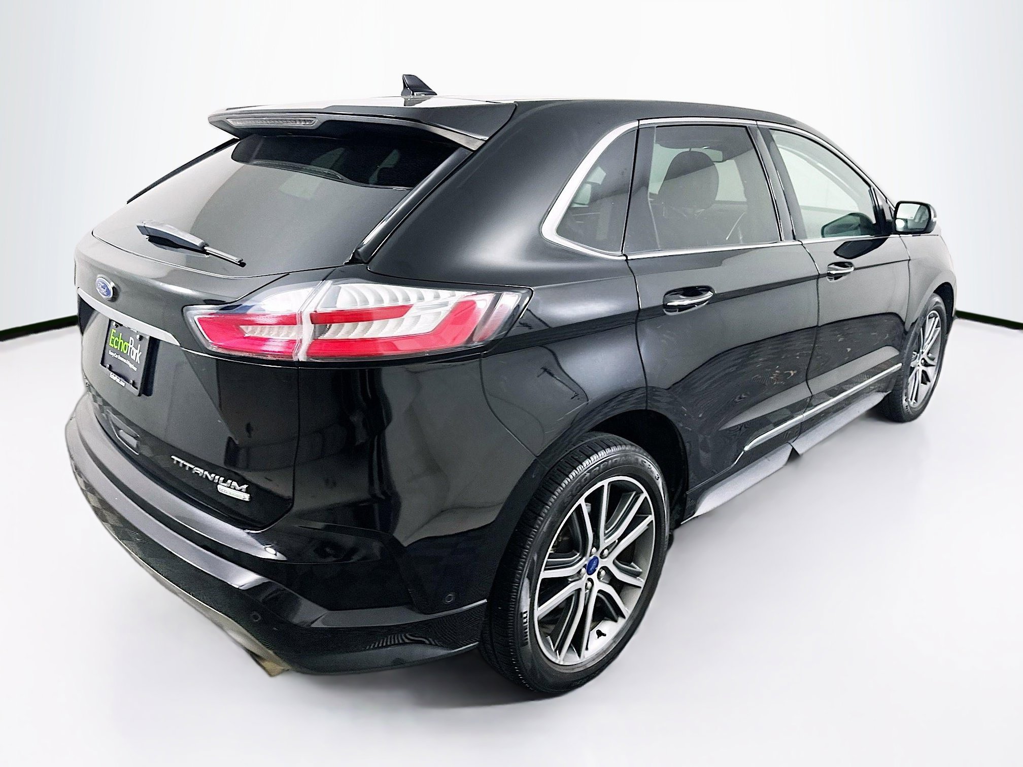 Used 2019 Ford Edge Titanium w/ Equipment Group 301A FWD image 9