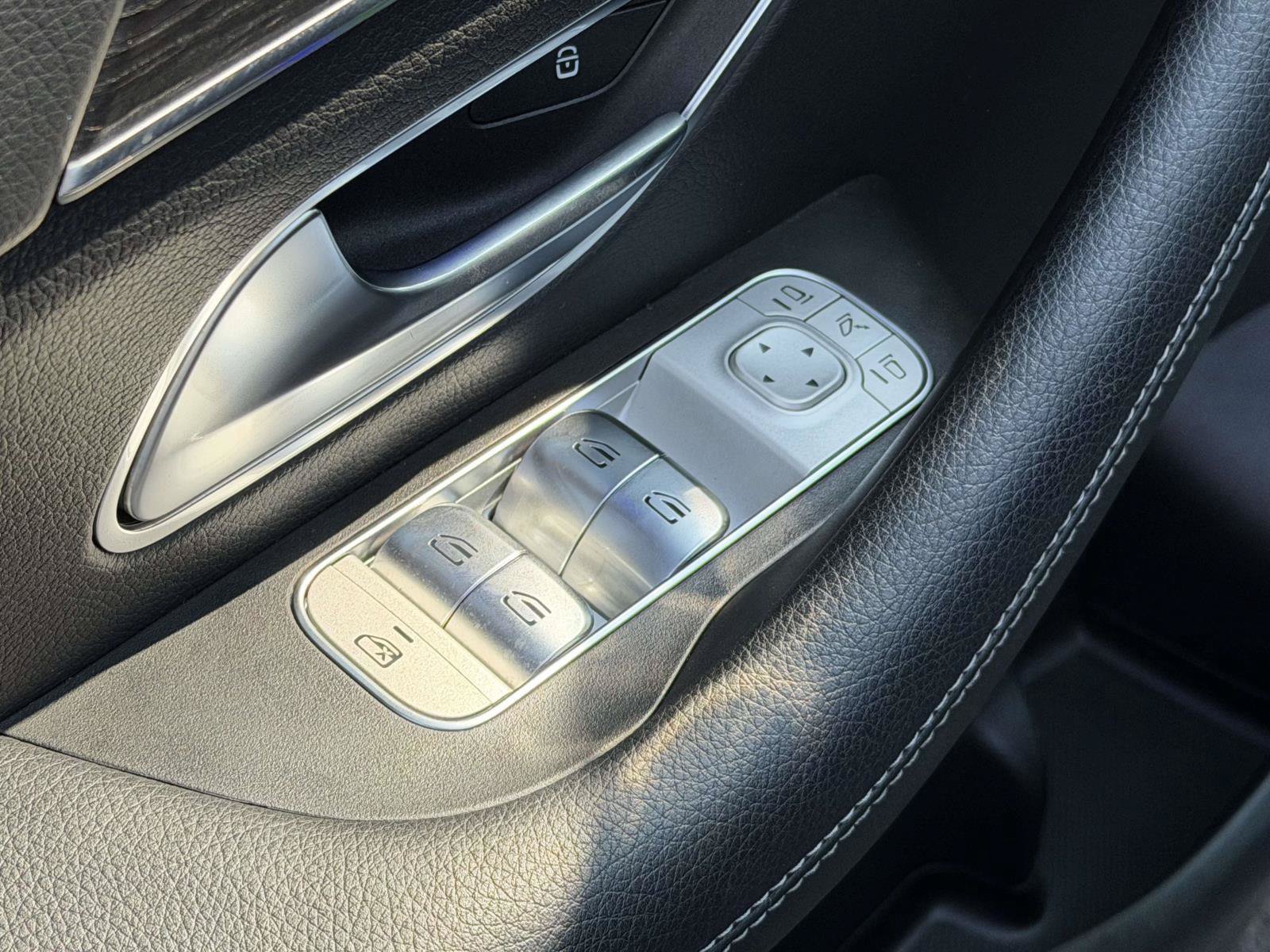 Used 2024 Mercedes-Benz GLS 450 4MATIC image 7