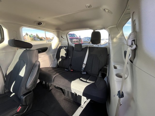 Used 2019 Chrysler Pacifica Touring image 35