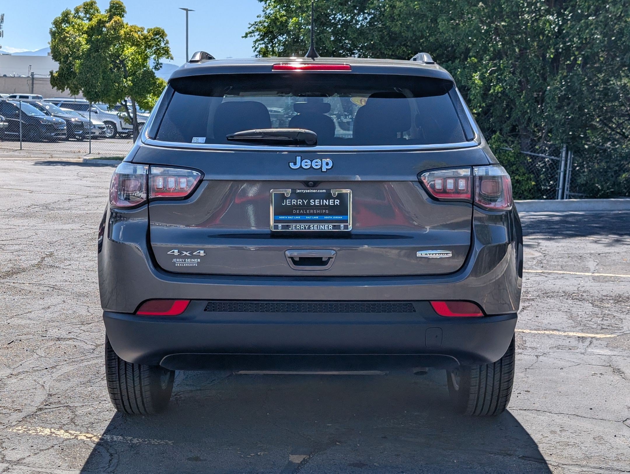 Used 2020 Jeep Compass Latitude w/ Popular Equipment Group AWD/4WD image 4