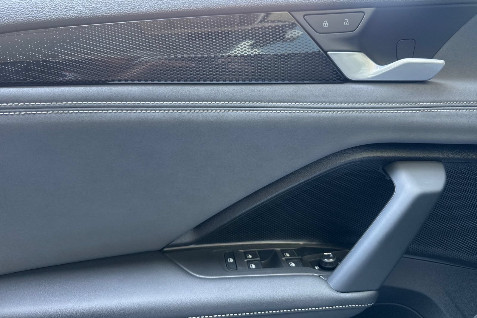 New 2026 Volkswagen Tiguan SE AWD/4WD image 11