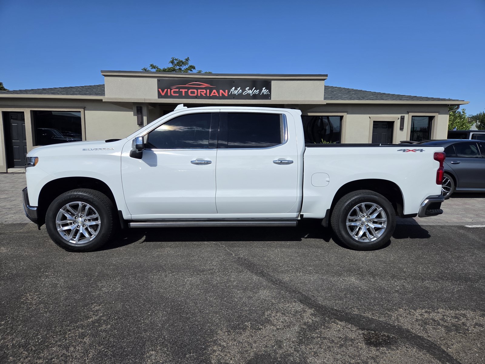 Used 2019 Chevrolet Silverado 1500 LTZ w/ LTZ Plus Package AWD/4WD image 3