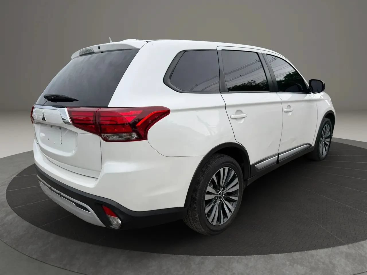 Used 2020 Mitsubishi Outlander ES FWD image 5