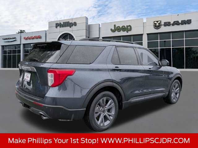 Used 2023 Ford Explorer XLT w/ Equipment Group 202A RWD image 3