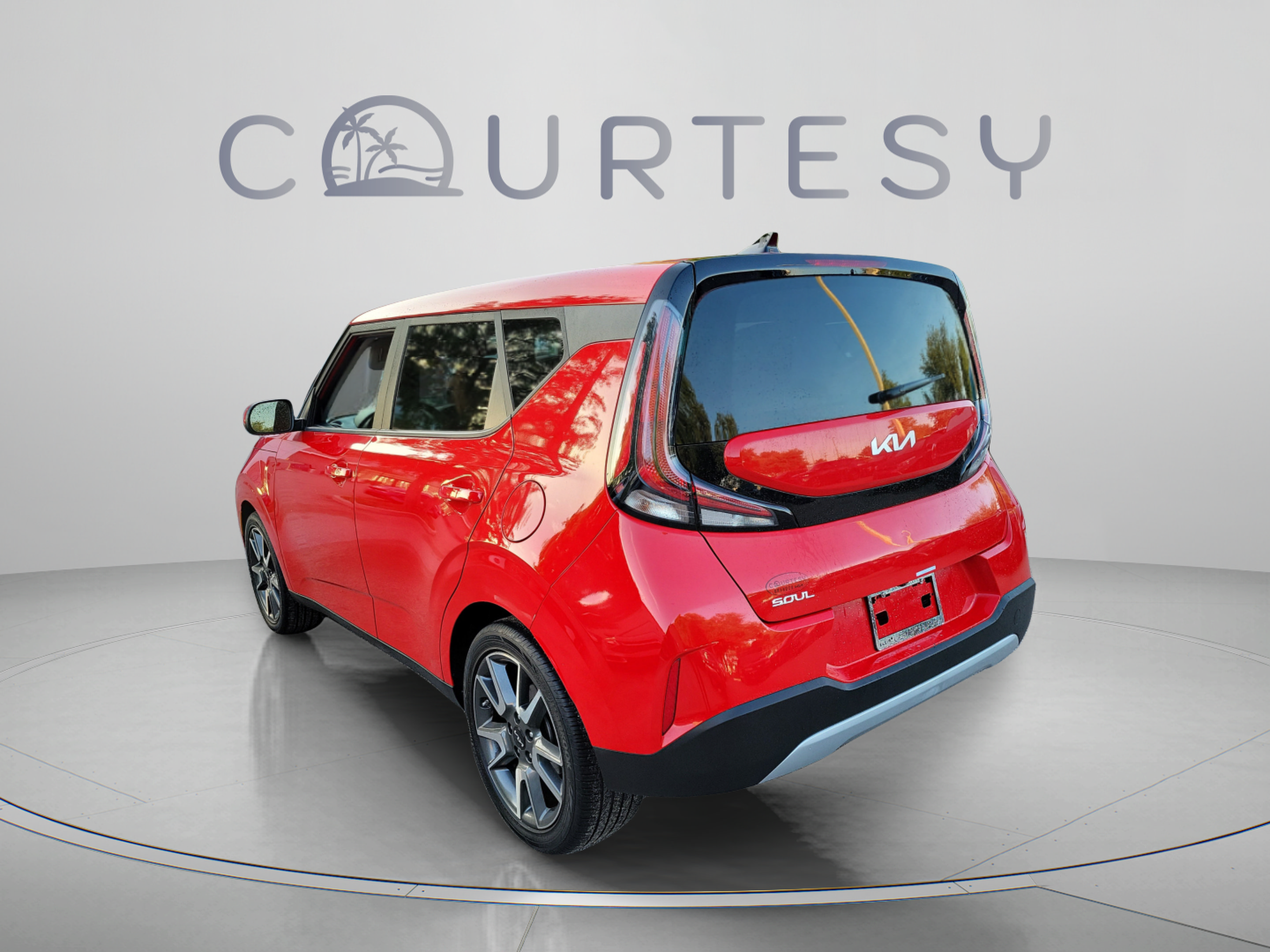 Used 2024 Kia Soul EX w/ Option Group 015 FWD image 2
