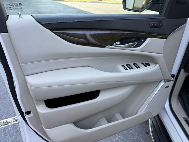 Used 2018 Cadillac Escalade Luxury image 13