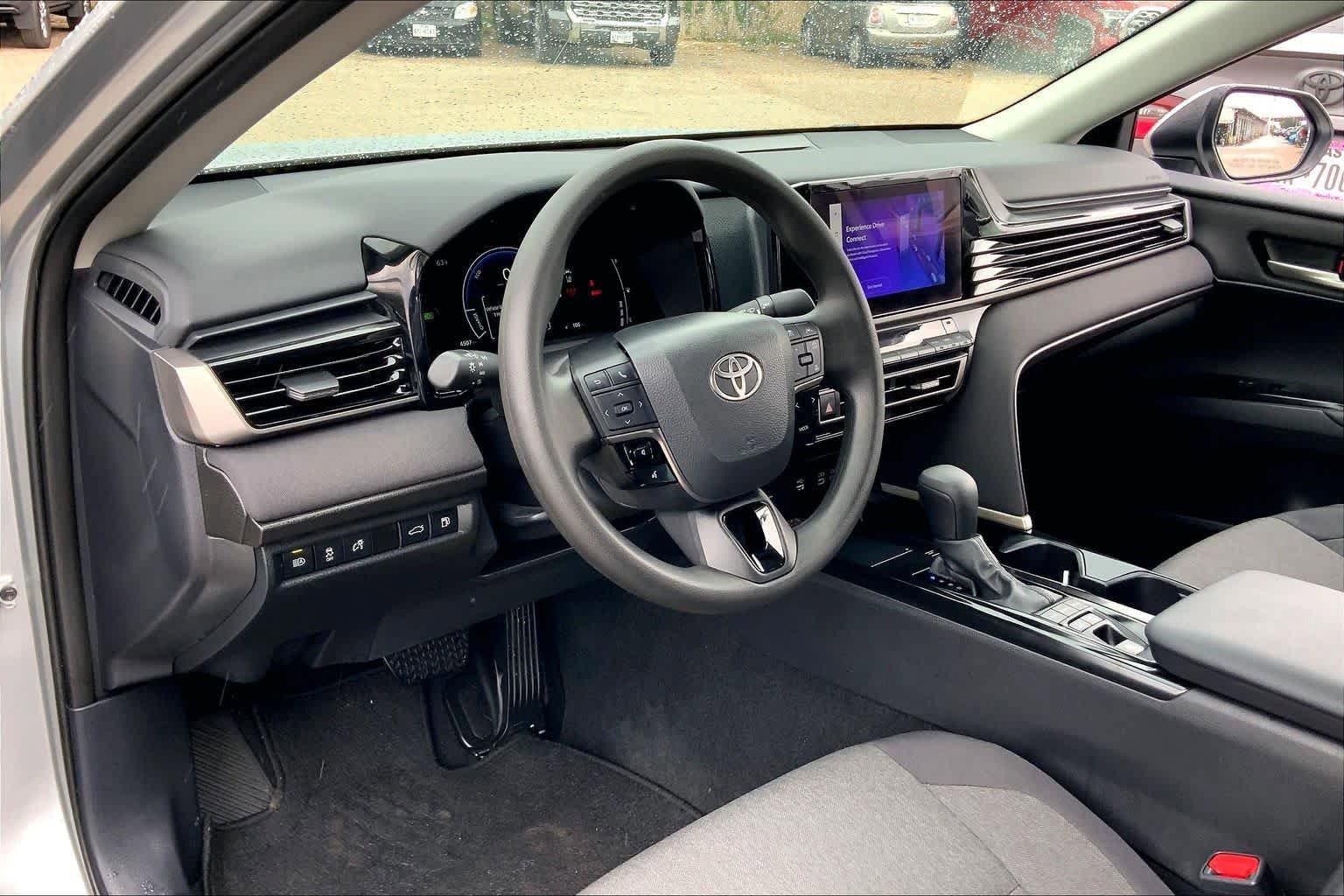 Used 2025 Toyota Camry LE w/ Convenience Package FWD image 17