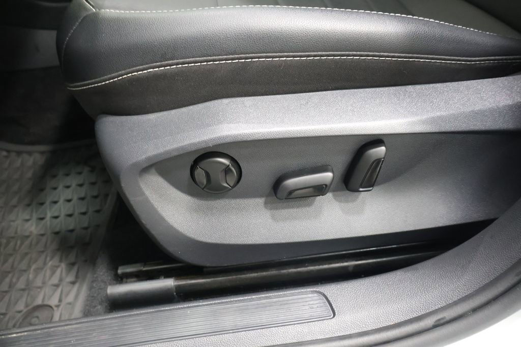 Used 2022 Volkswagen Taos SE w/ Panoramic Sunroof Package image 14