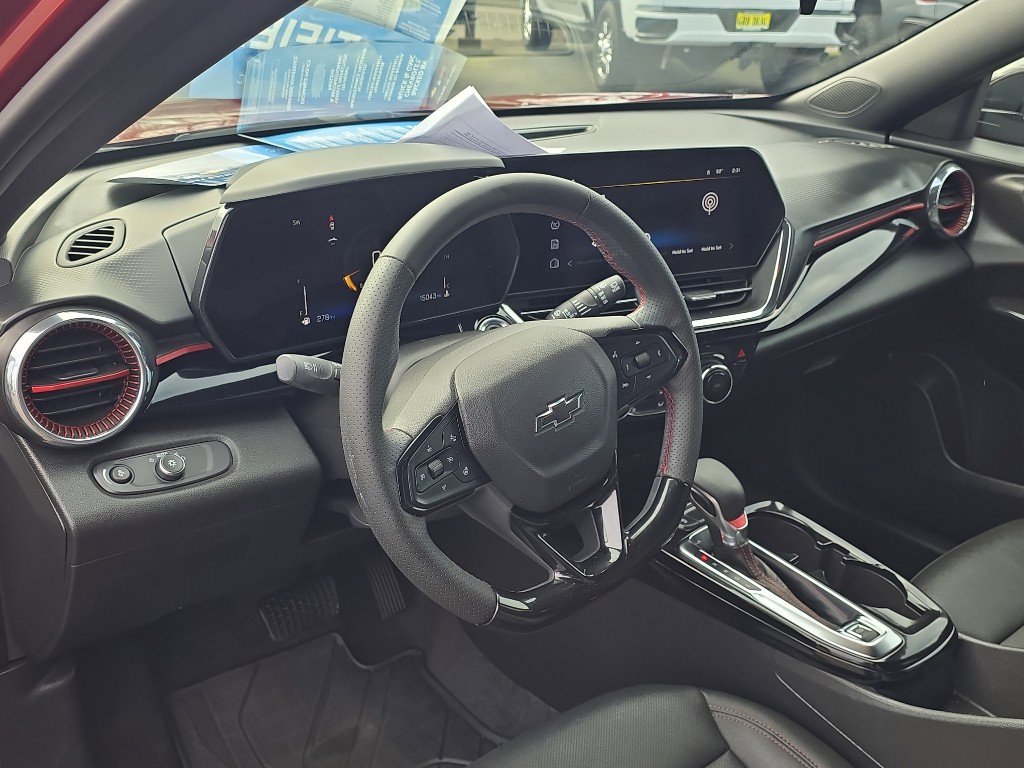 Certified 2025 Chevrolet Trax RS w/ Sunroof Package image 15