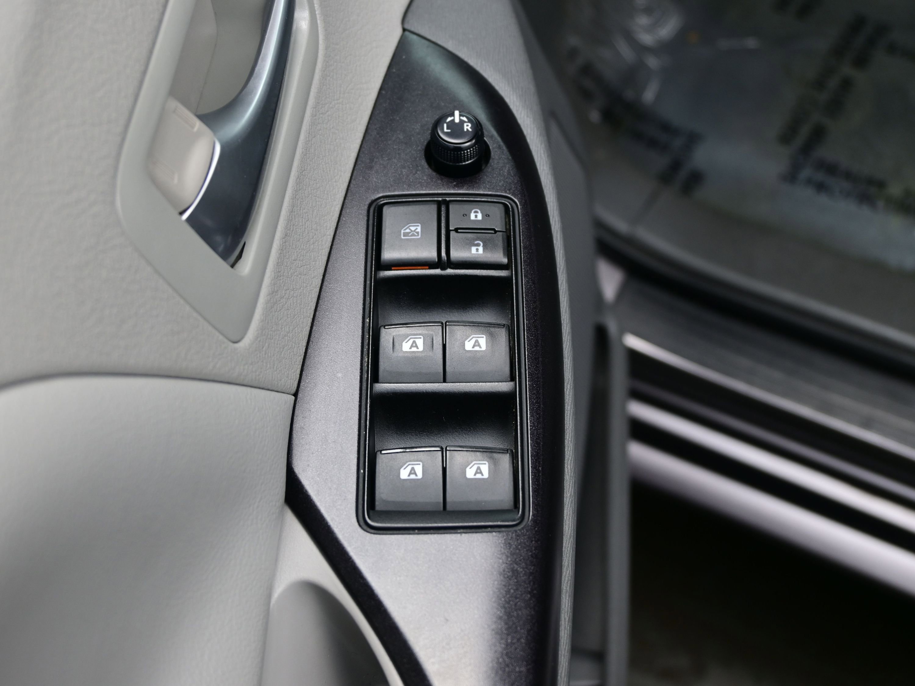 Used 2015 Toyota Sienna LE image 10