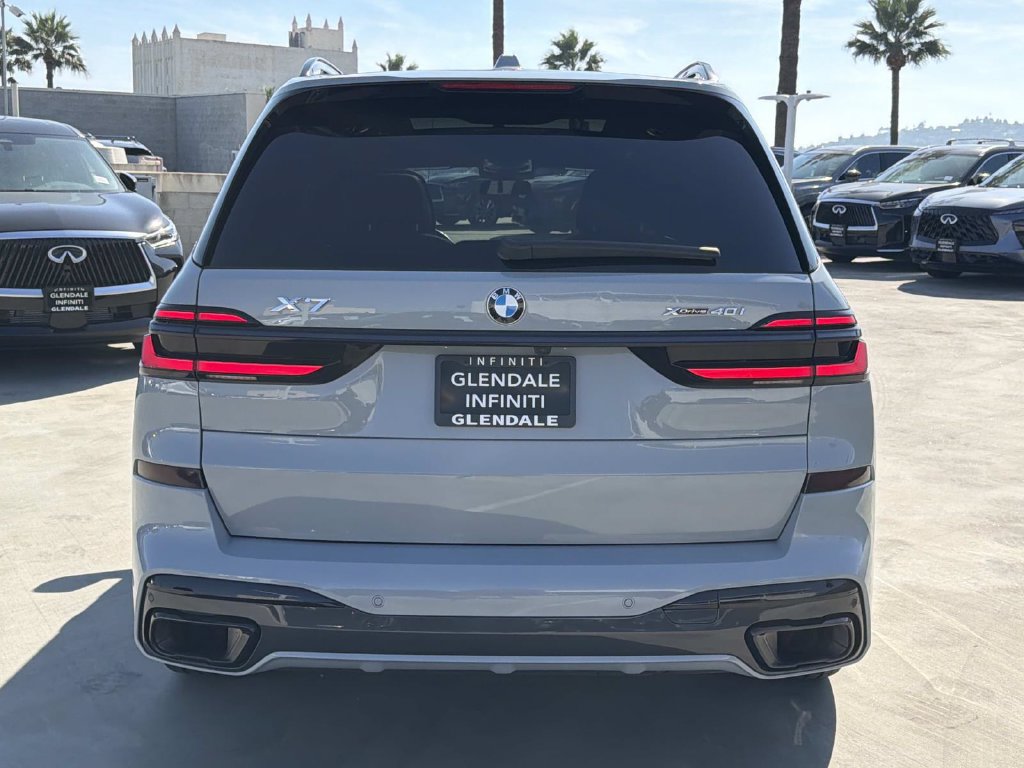 Used 2024 BMW X7 xDrive40i w/ M Sport Package AWD/4WD image 5