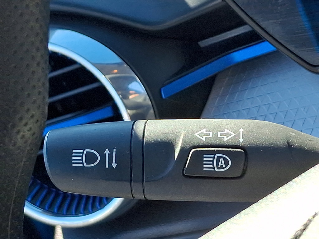 Used 2025 Chevrolet Trax LT FWD image 26
