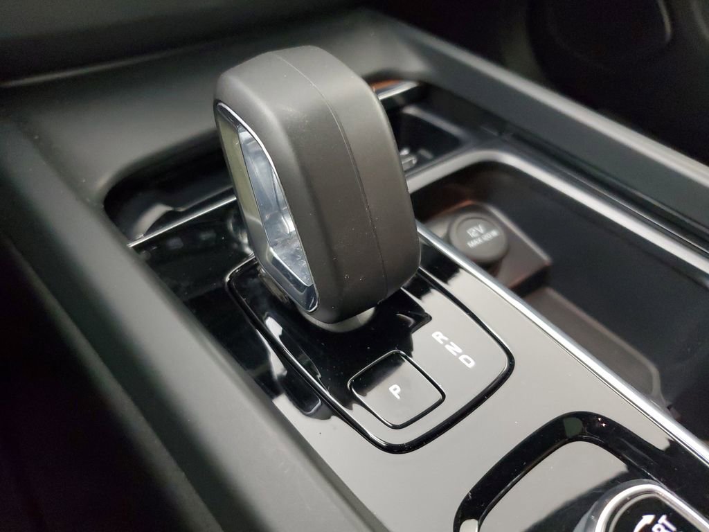 Certified 2025 Volvo XC60 B5 Plus image 34