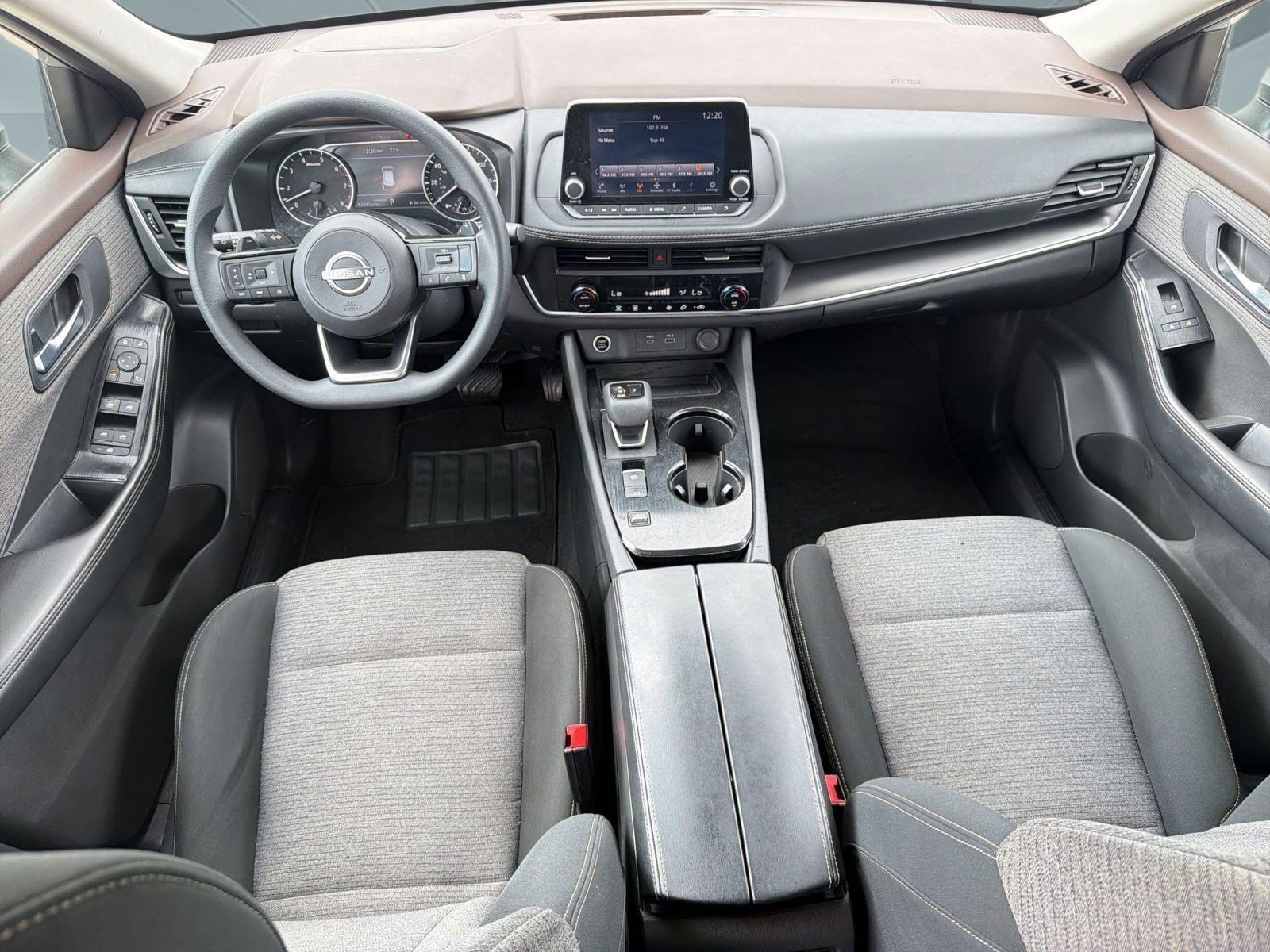 Used 2023 Nissan Rogue SV image 16