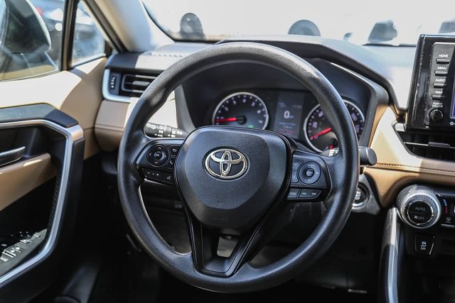 Used 2021 Toyota RAV4 XLE w/ Convenience Package FWD image 17
