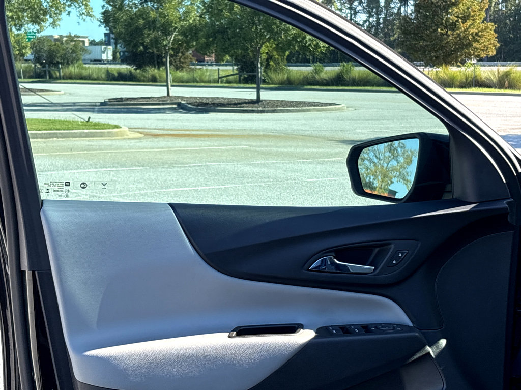 Used 2023 Chevrolet Equinox LS w/ Midnight Edition image 10