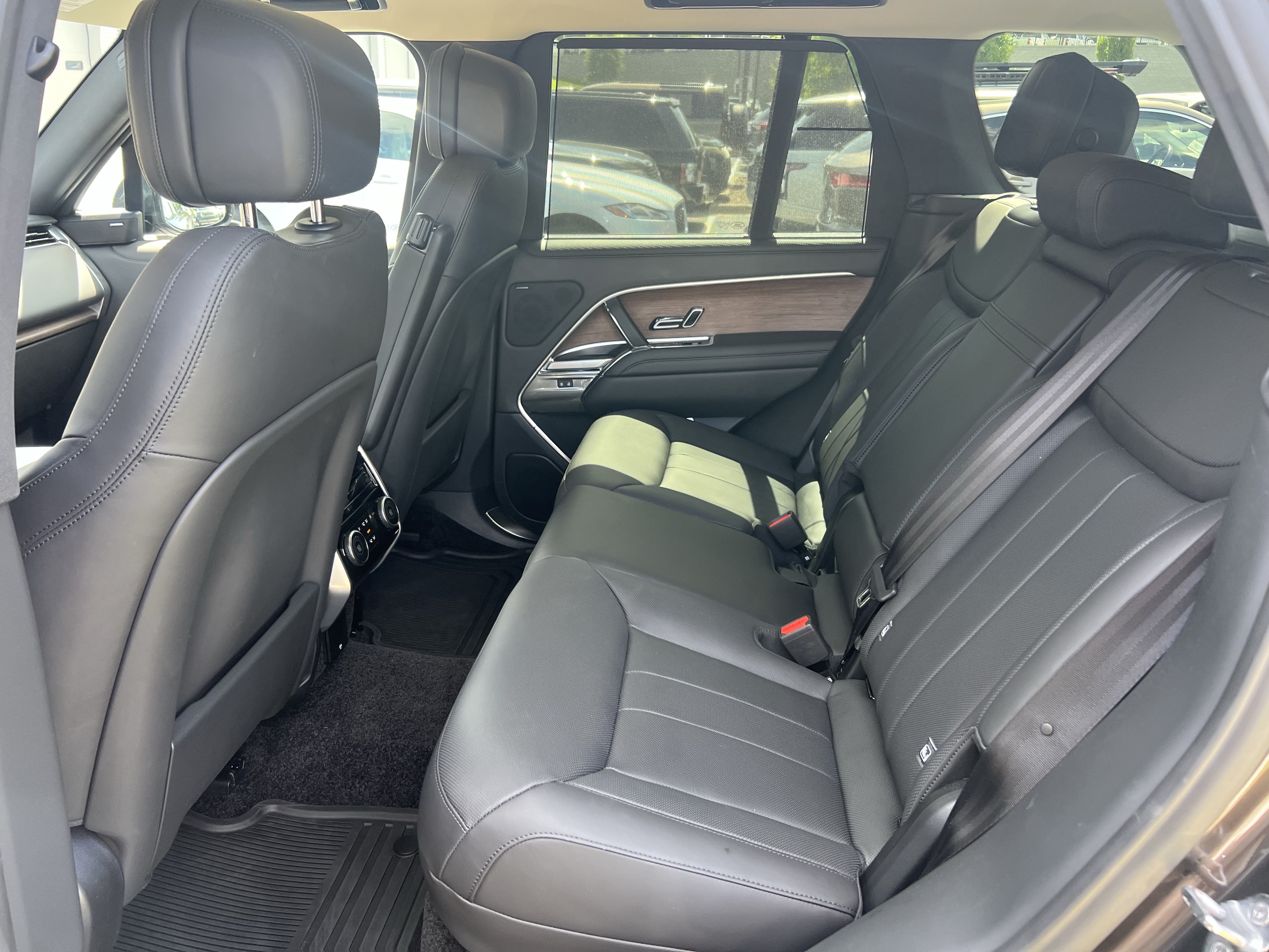 Certified 2026 Land Rover Range Rover SE AWD/4WD image 33