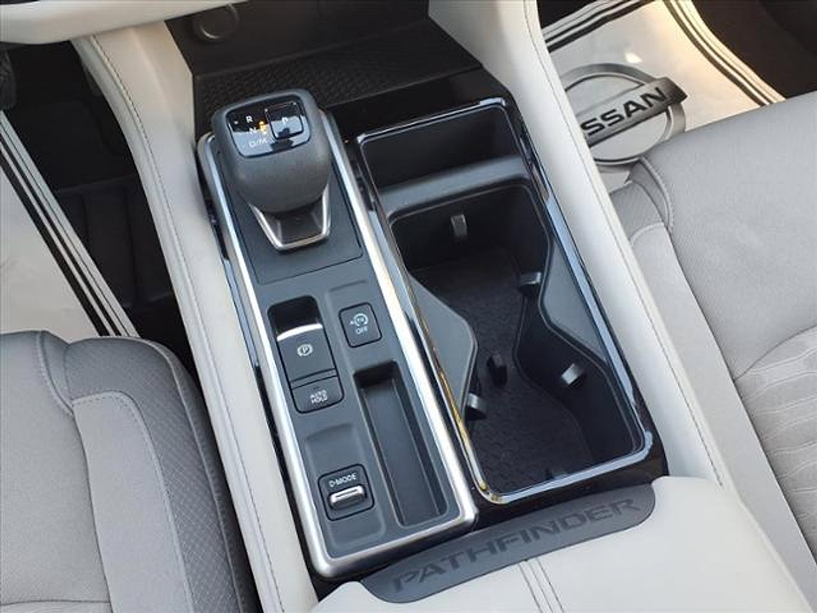 Certified 2022 Nissan Pathfinder SV w/ SV Premium Package image 26