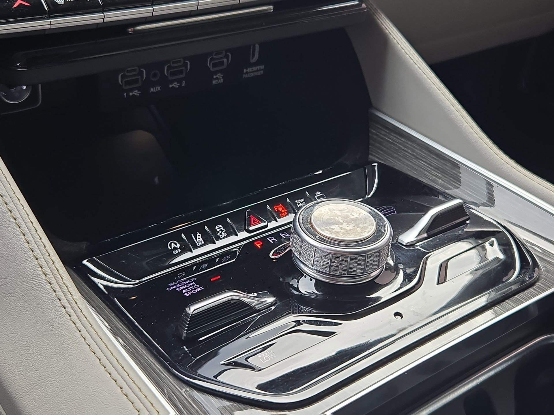 Used 2022 Jeep Wagoneer Series III w/ Rear Seat Video Group 1 AWD/4WD image 26