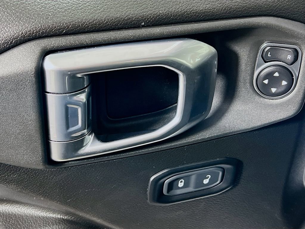 Used 2024 Jeep Wrangler Unlimited image 16