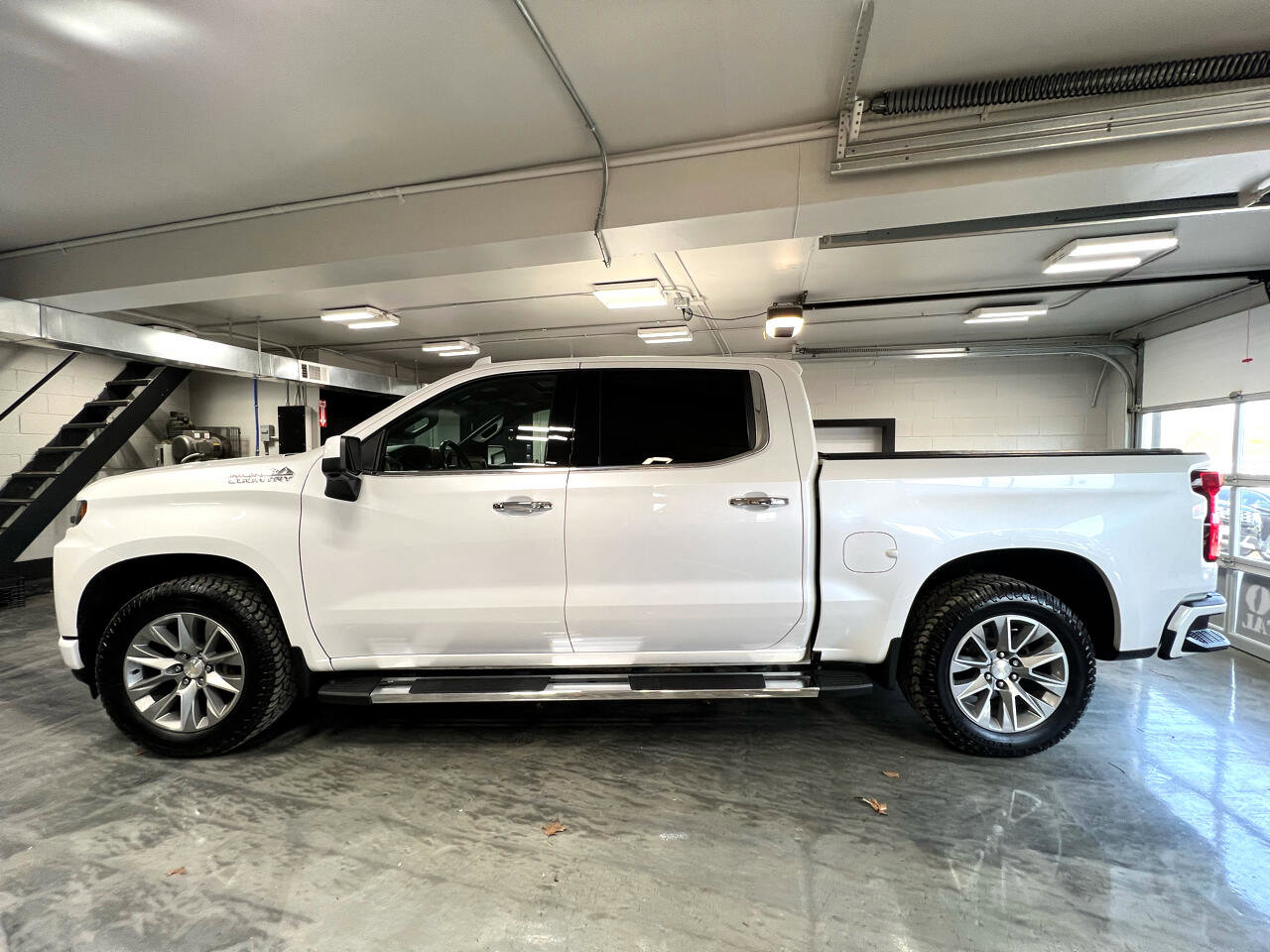 Used 2019 Chevrolet Silverado 1500 High Country image 9