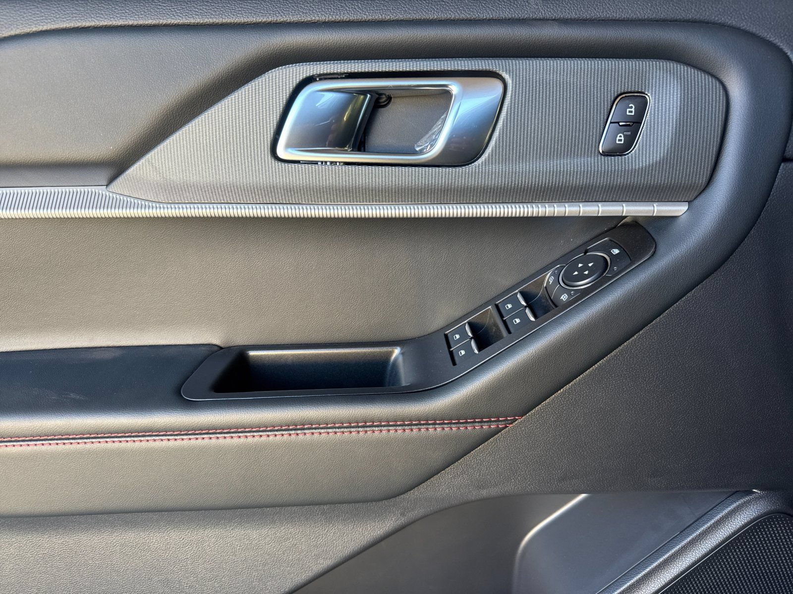 New 2026 Ford Explorer ST-Line AWD/4WD image 11