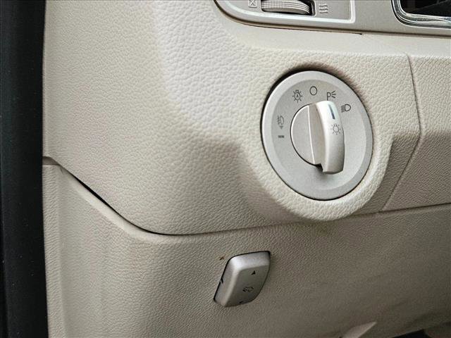 Used 2008 Lincoln Navigator image 9