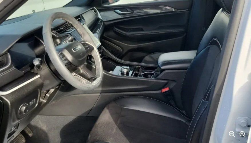 Used 2023 Jeep Grand Cherokee Altitude image 13